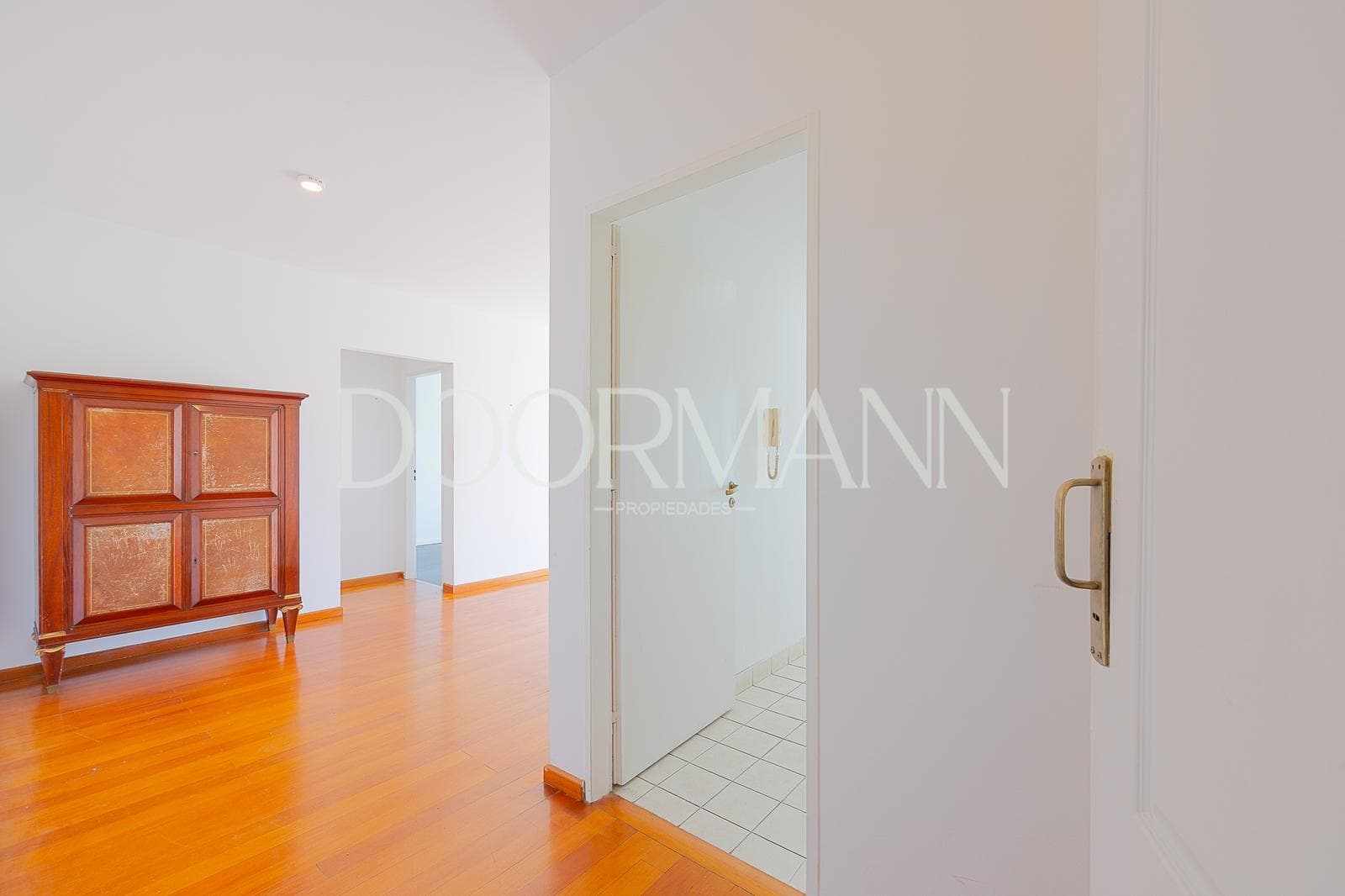 Apartment for rent: 3-room, 2-bedroom, with garage and amenities