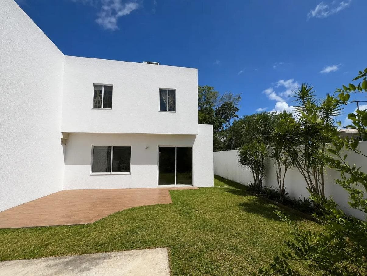 HOUSE FOR SALE WITH EXTRA LAND - LA JOYA RESIDENTIAL COMPLEX