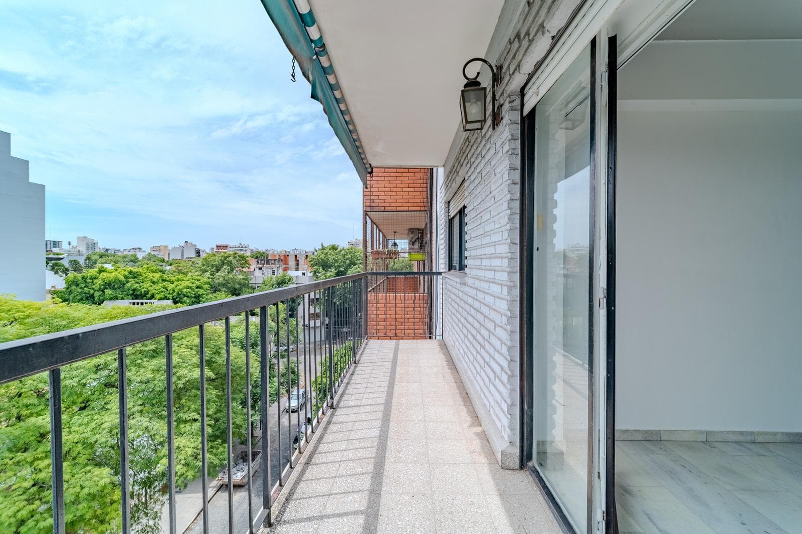 Venta Depto. 3 amb. Balcón corrido Dependencia con baño - Baulera -Espacio Guardacoches -Caballito