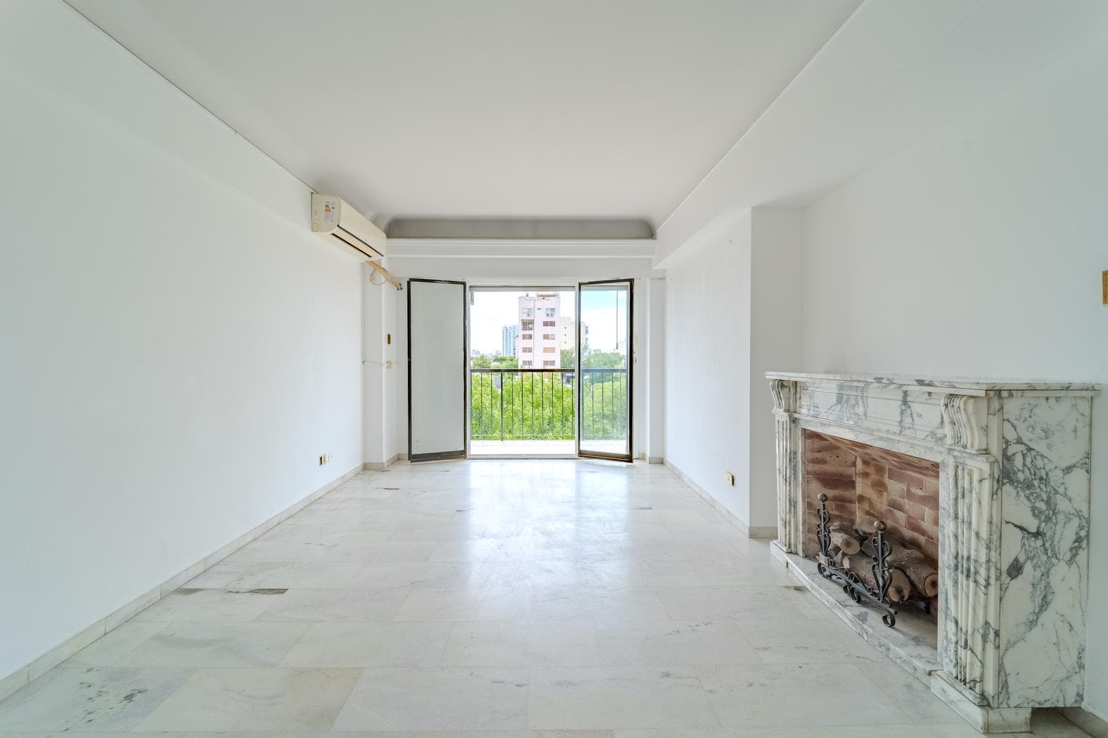 3-Bedroom Apartment for Sale: Long Balcony, En-suite Room, Storage Room, Parking Space - Caballito