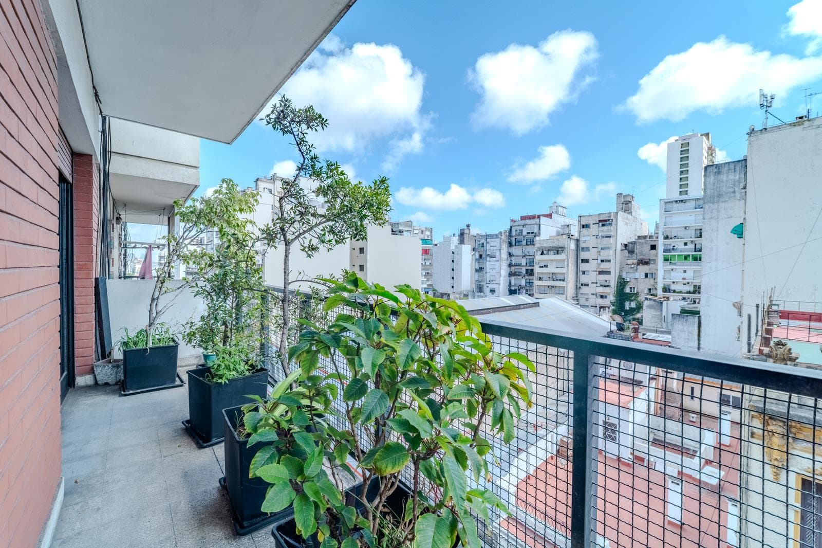For Sale: Bright 3-room apartment with a separate room with a bathroom | Full-length balcony | University District | Balvanera