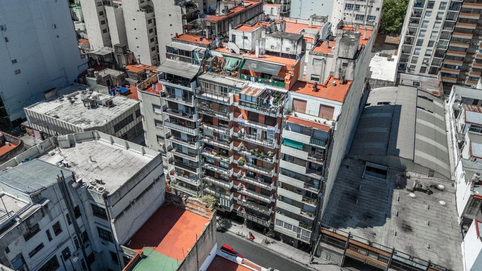 For Sale: Bright 3-room apartment with a separate room with a bathroom | Full-length balcony | University District | Balvanera