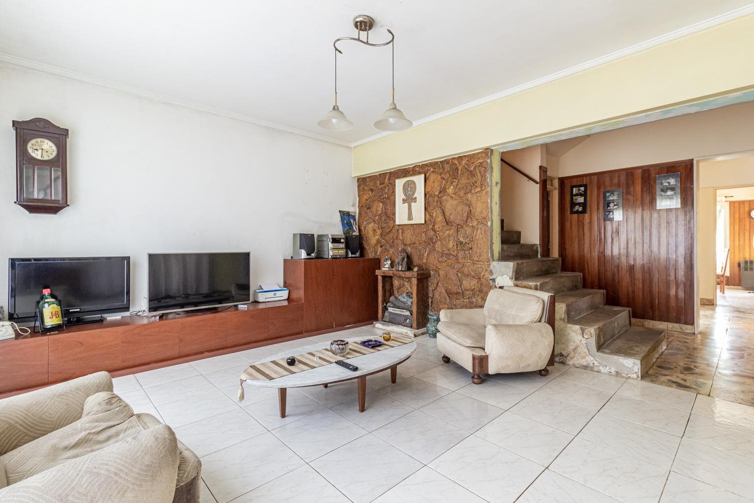 6-room house for sale in downtown Merlo