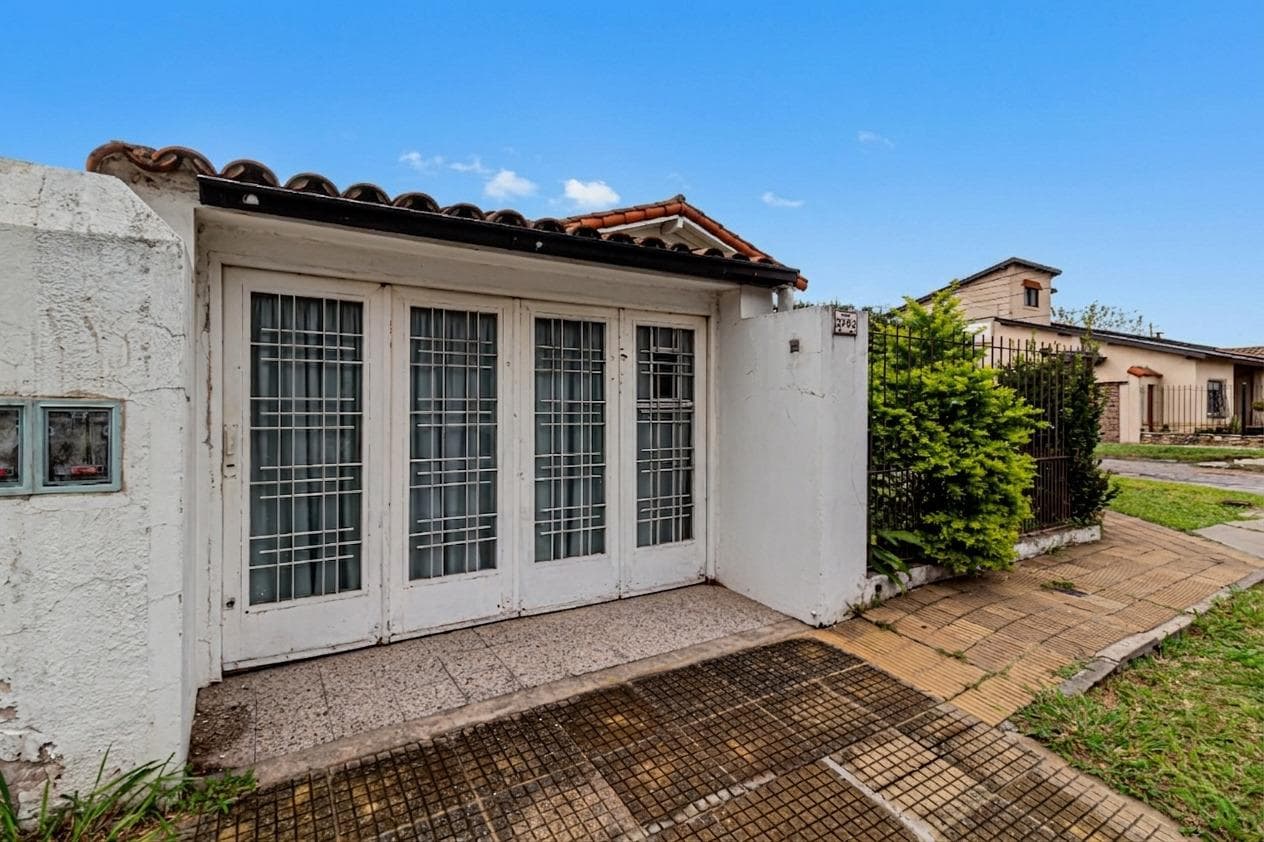 3-Bedroom House for Sale, Eligible for Mortgage, Ituzaingó Norte