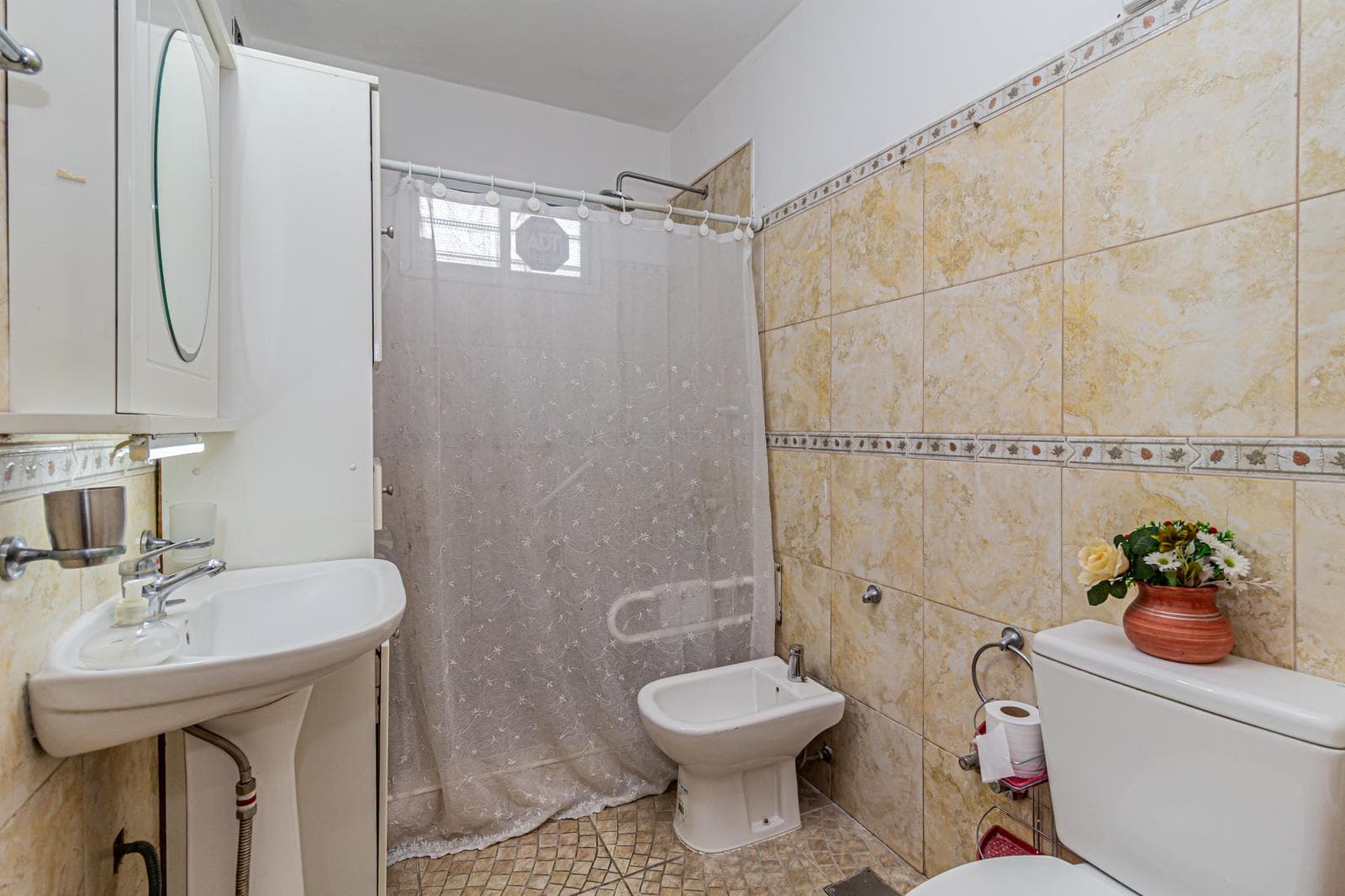 3-Bedroom House for Sale, Eligible for Mortgage, Ituzaingó Norte