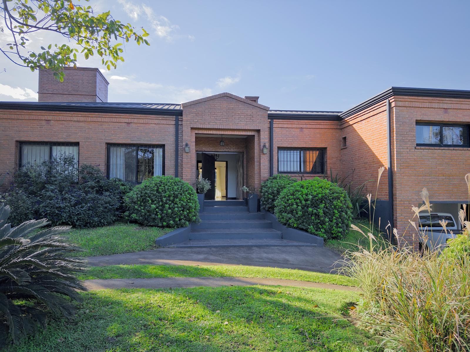 House in Countries/Gated Community (Yerba Buena)