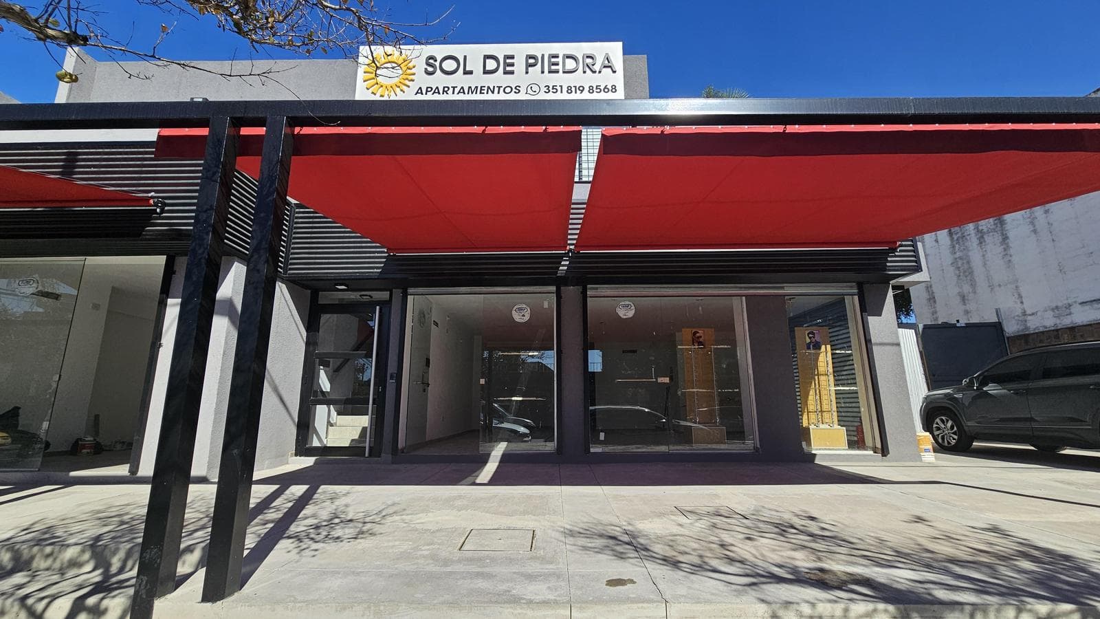 Two commercial spaces for rent | 60 m² total | Across from the Vélez Sarsfield Clinic