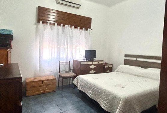 4-bedroom house + 3-bedroom house + commercial space in Jose Clemente Paz