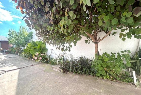 4-bedroom house + 3-bedroom house + commercial space in Jose Clemente Paz
