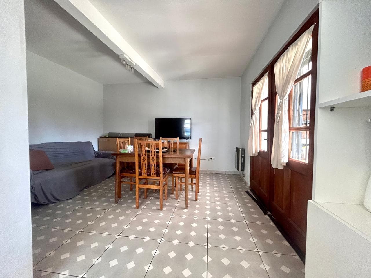 4-bedroom house + 3-bedroom house + commercial space in Jose Clemente Paz