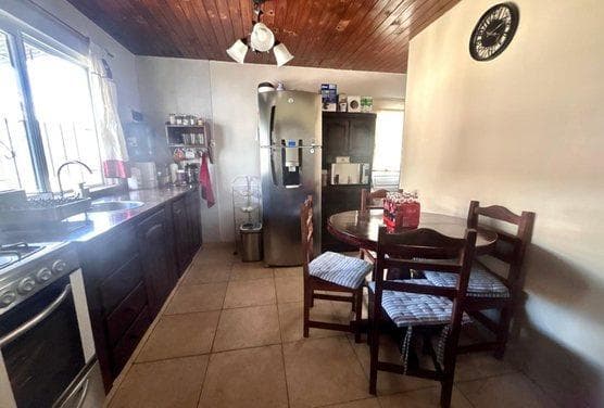 4-bedroom house + 3-bedroom house + commercial space in Jose Clemente Paz