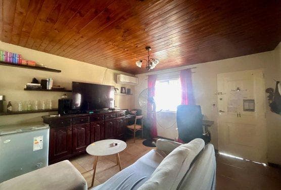 4-bedroom house + 3-bedroom house + commercial space in Jose Clemente Paz