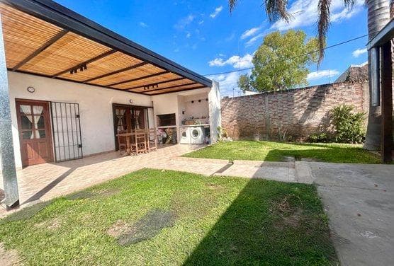 4-bedroom house + 3-bedroom house + commercial space in Jose Clemente Paz