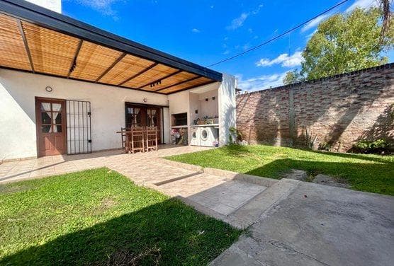4-bedroom house + 3-bedroom house + commercial space in Jose Clemente Paz