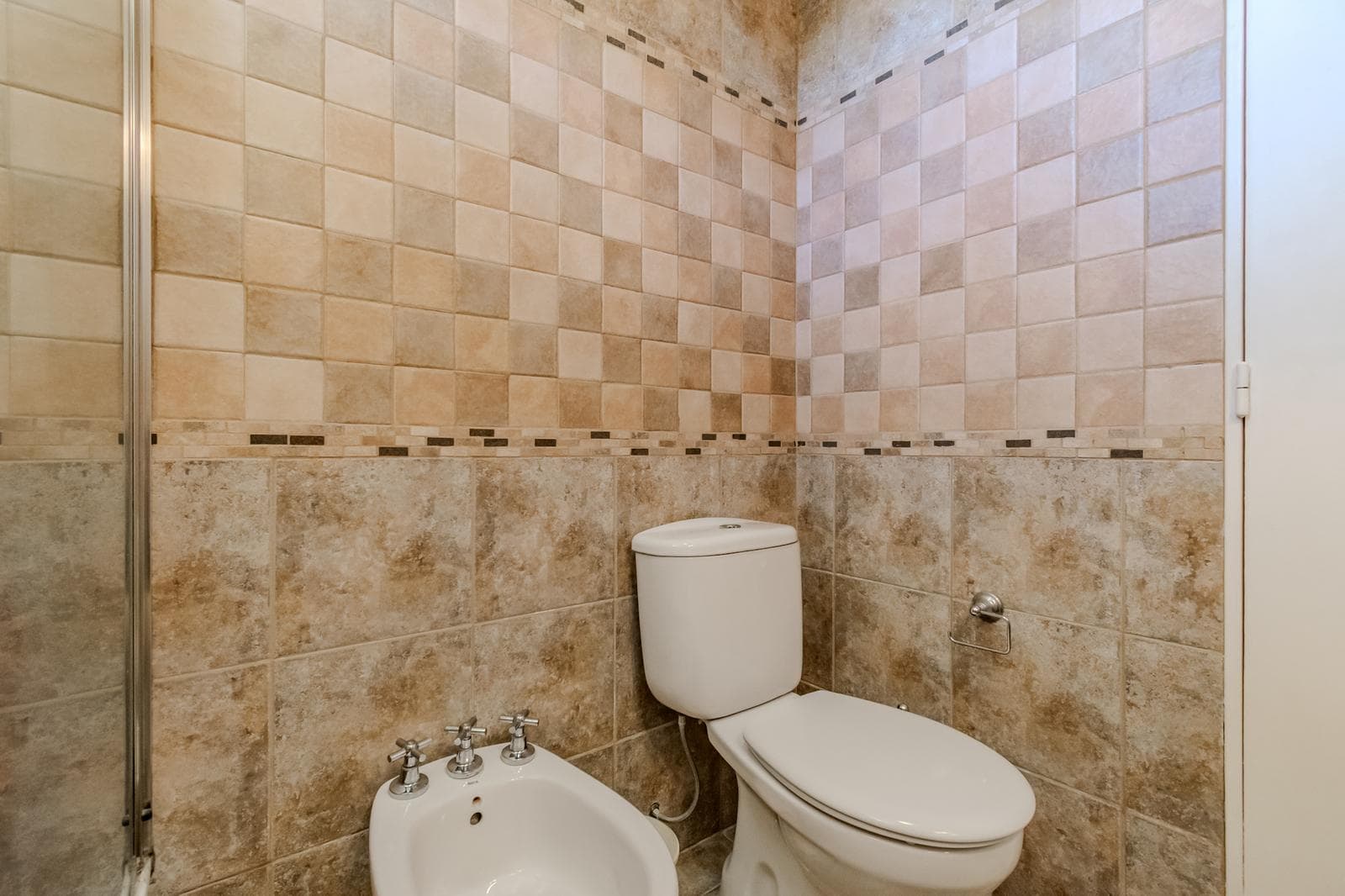 FOR SALE IN PATERNAL: 4-ROOM APARTMENT WITH STORAGE ROOM AND DEDICATED PARKING SPACE