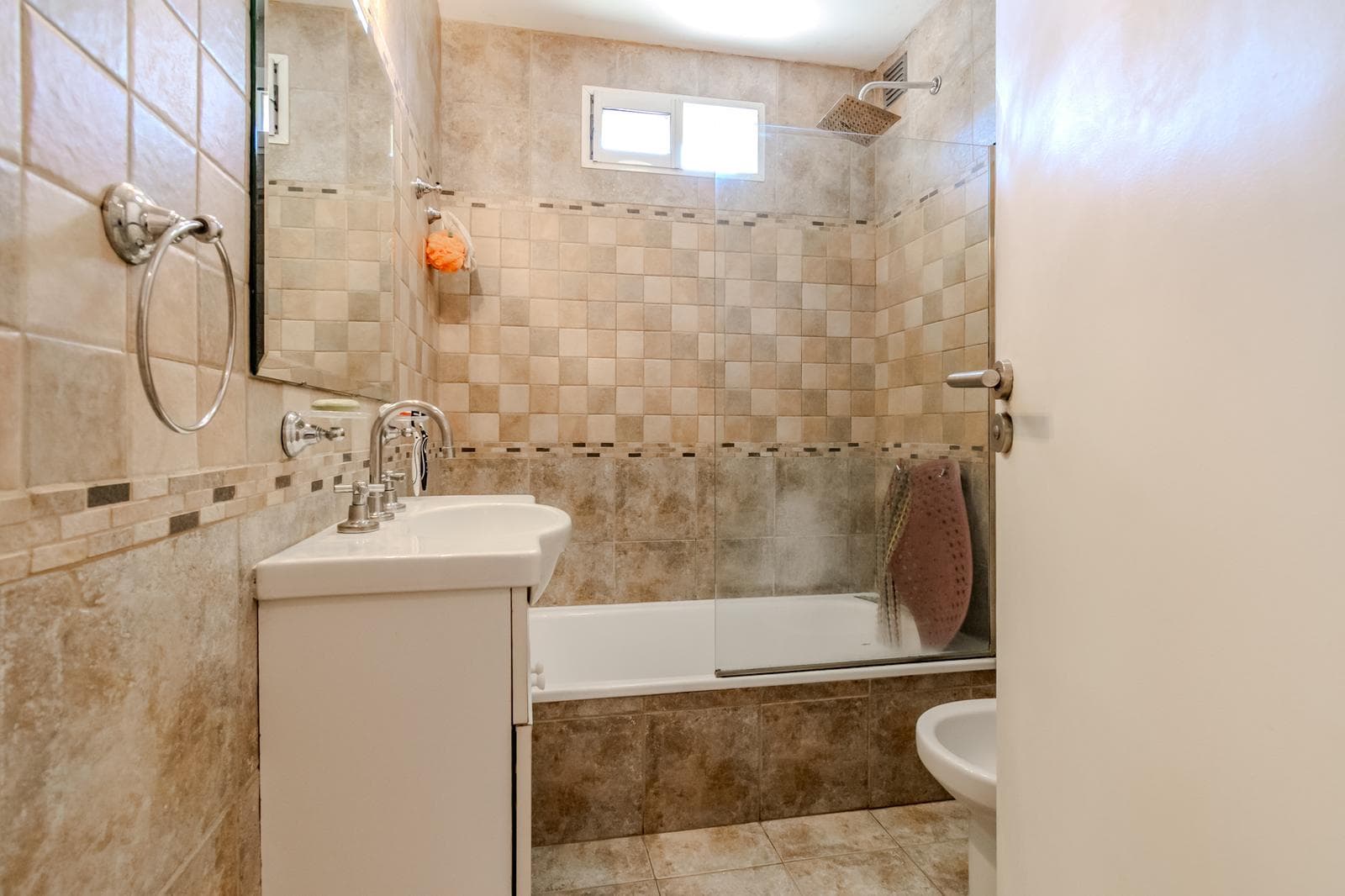 FOR SALE IN PATERNAL: 4-ROOM APARTMENT WITH STORAGE ROOM AND DEDICATED PARKING SPACE
