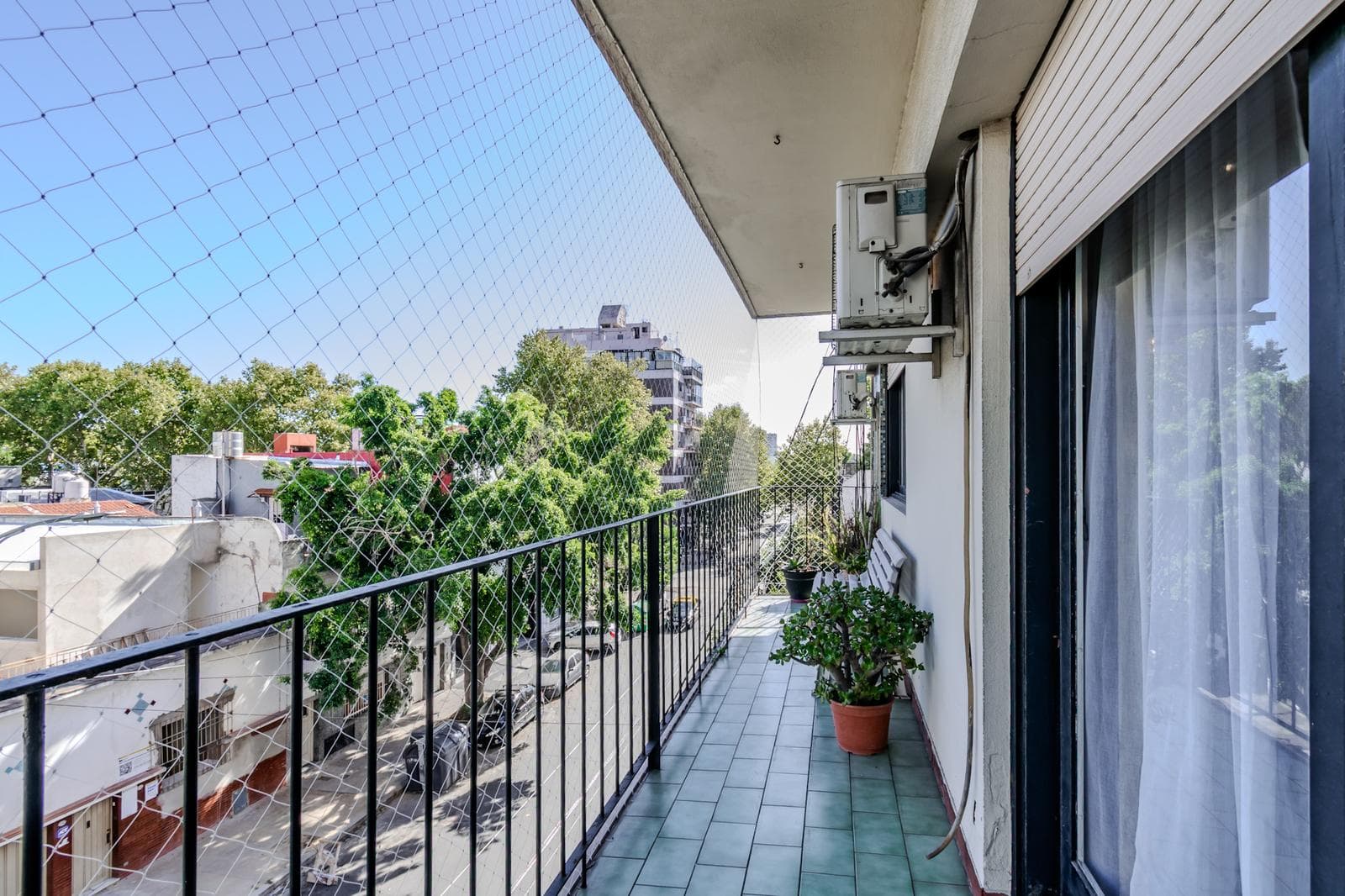 FOR SALE IN PATERNAL: 4-ROOM APARTMENT WITH STORAGE ROOM AND DEDICATED PARKING SPACE
