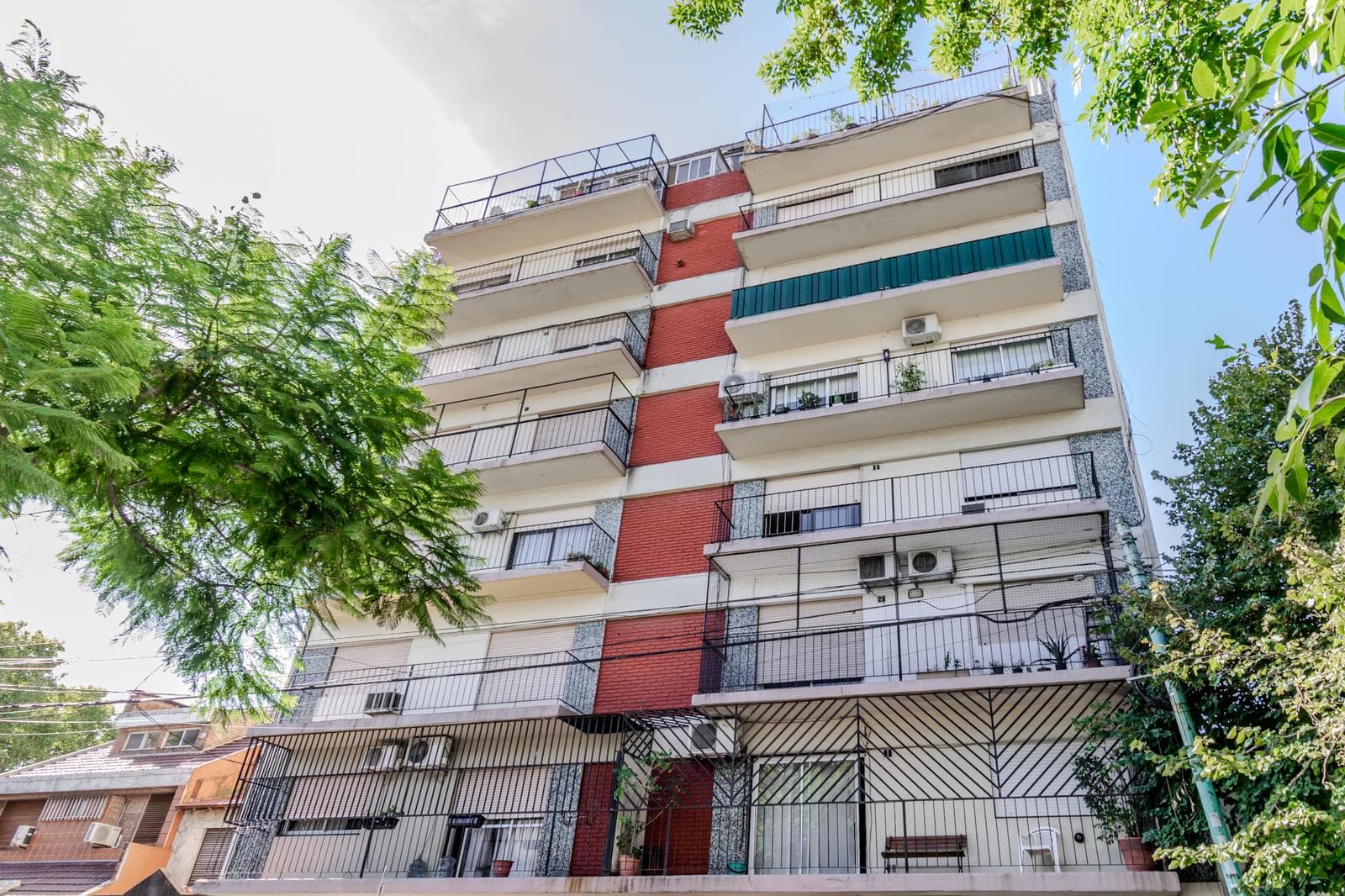 FOR SALE IN PATERNAL: 4-ROOM APARTMENT WITH STORAGE ROOM AND DEDICATED PARKING SPACE