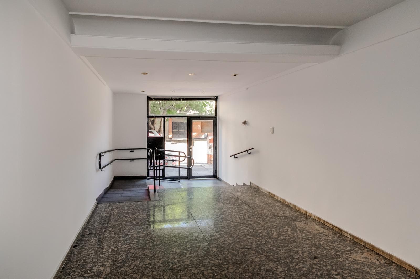 FOR SALE IN PATERNAL: 4-ROOM APARTMENT WITH STORAGE ROOM AND DEDICATED PARKING SPACE