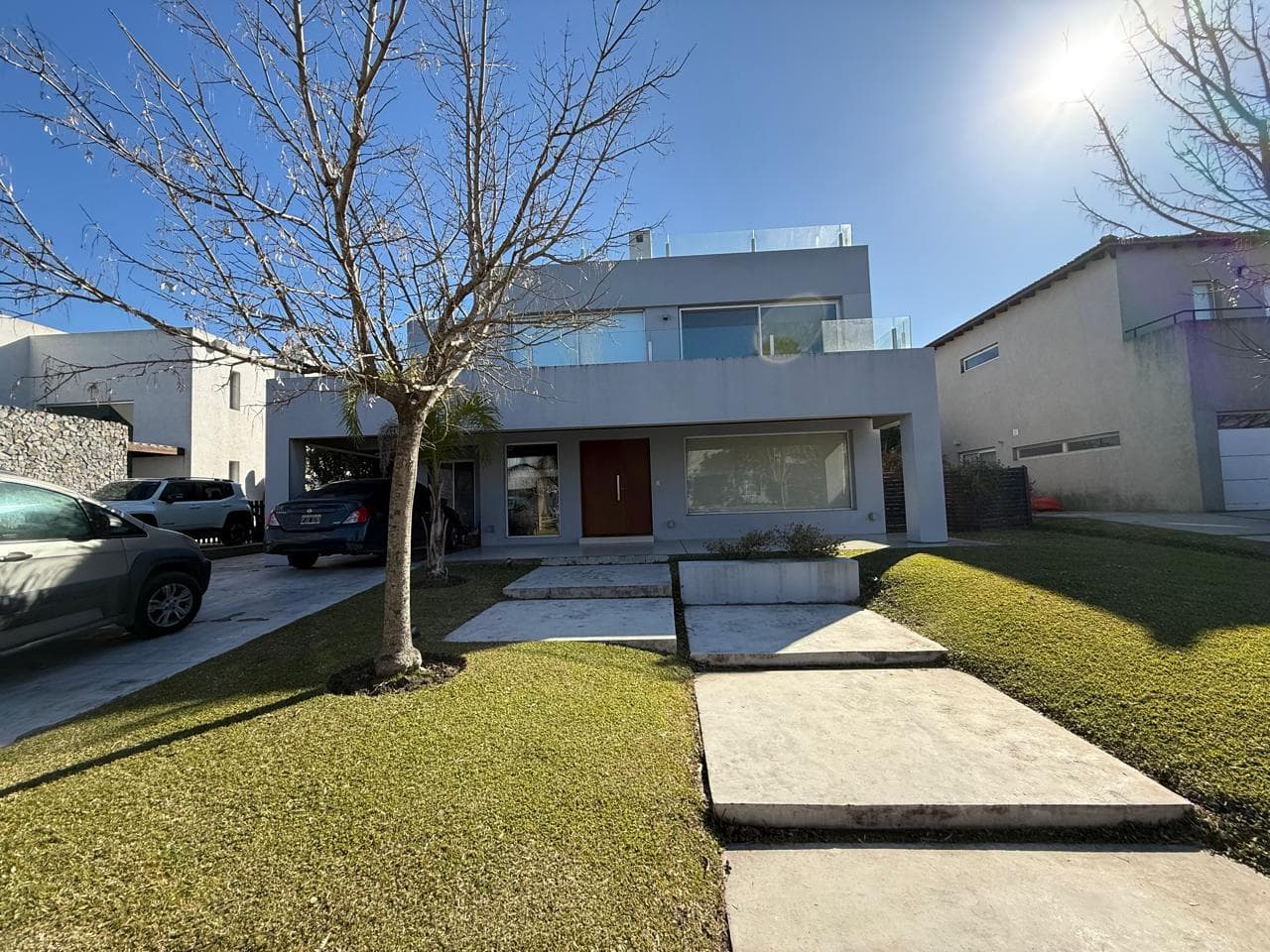 House for sale. Los Alisos neighborhood, Nordelta. Interior lot