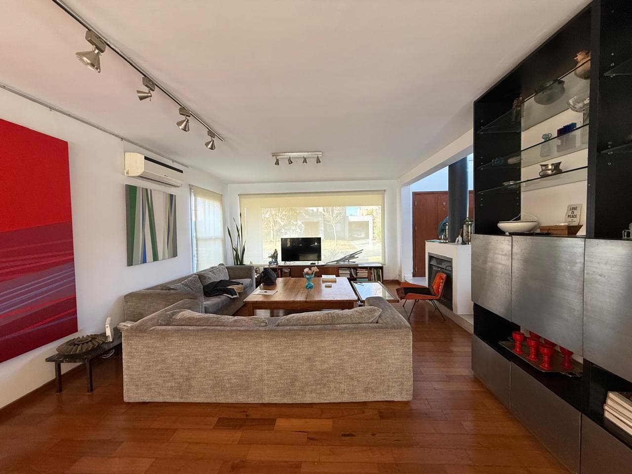 House for sale. Los Alisos neighborhood, Nordelta. Interior lot