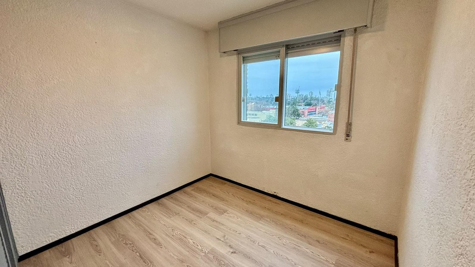 Unfurnished 2-bedroom apartment. Downtown Maldonado