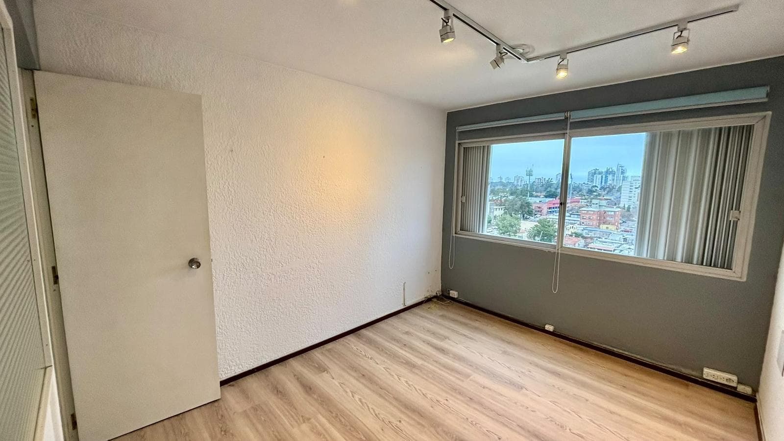Unfurnished 2-bedroom apartment. Downtown Maldonado