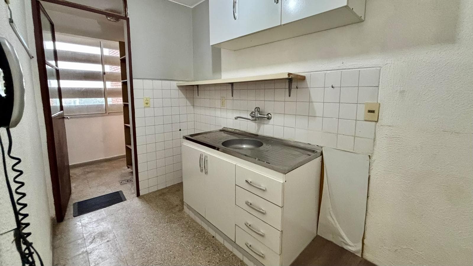 Unfurnished 2-bedroom apartment. Downtown Maldonado