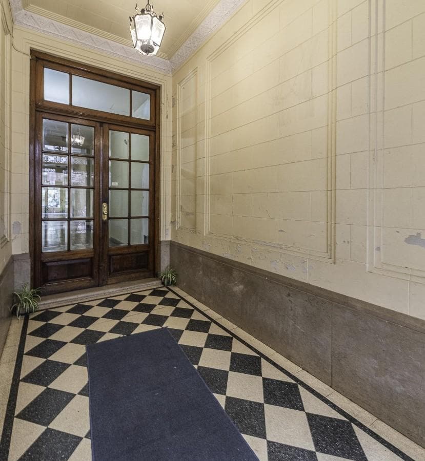 2-Room Apartment for Sale in Monserrat