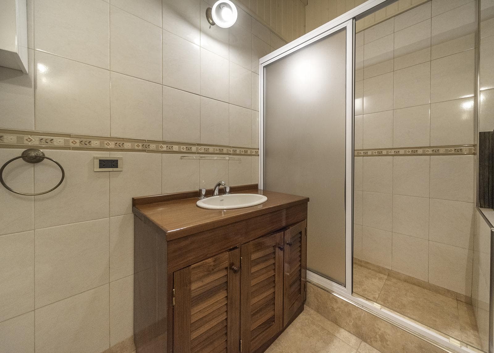 2-Room Apartment for Sale in Monserrat