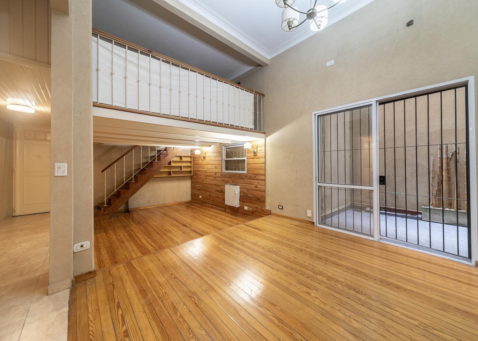 2-Room Apartment for Sale in Monserrat