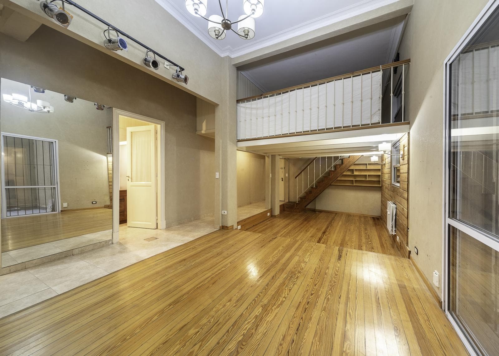 2-Room Apartment for Sale in Monserrat