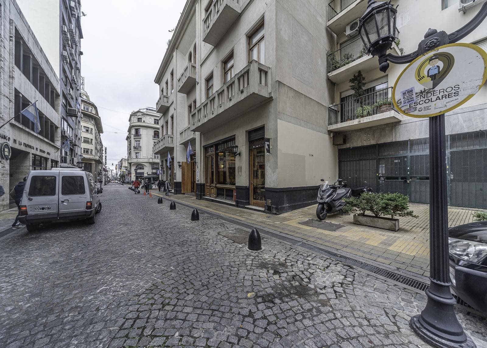 2-Room Apartment for Sale in Monserrat