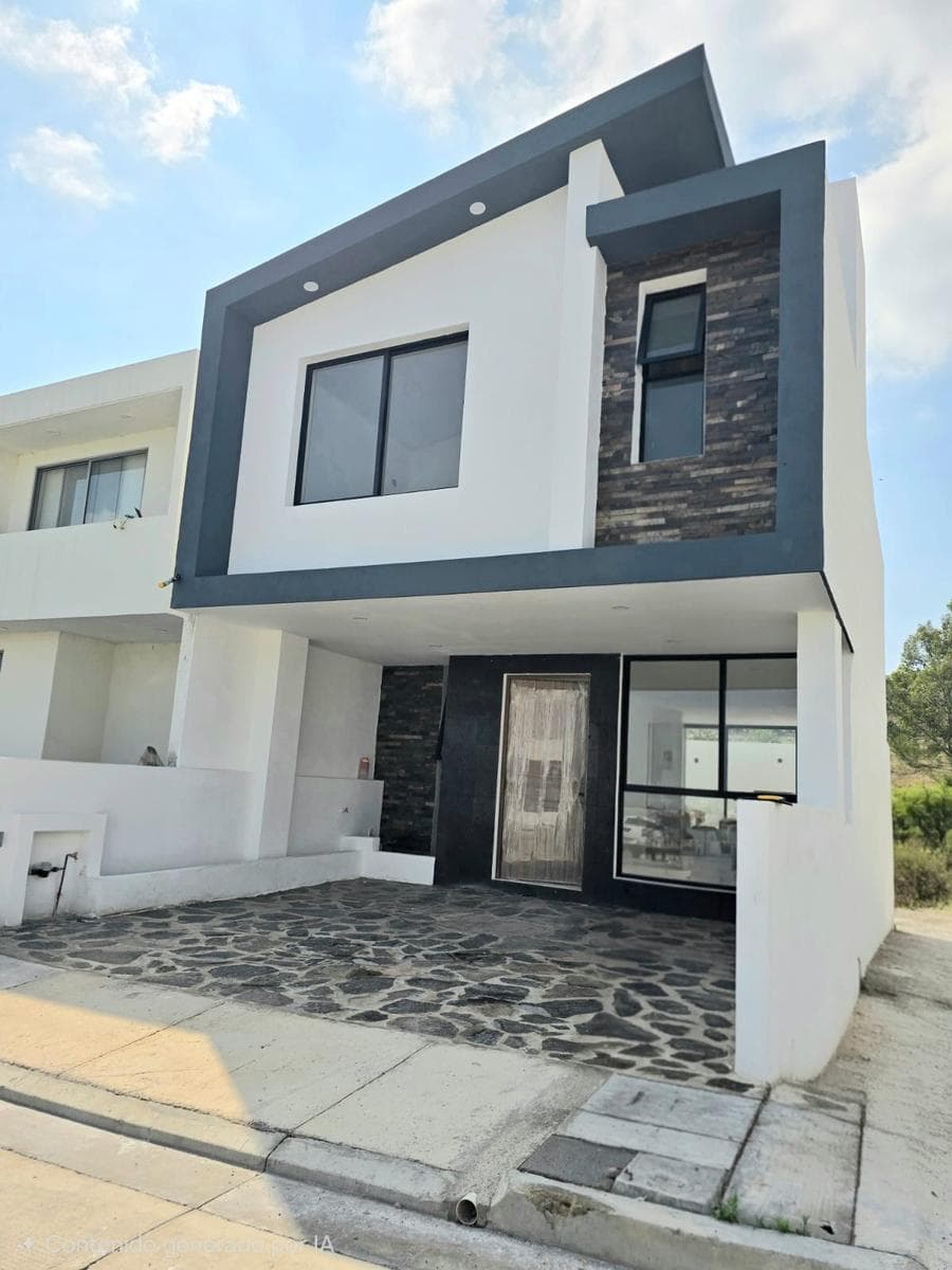 Casa venta Cañadas Tres Marías fraccionamiento privado con Lago y canchas multideportivas