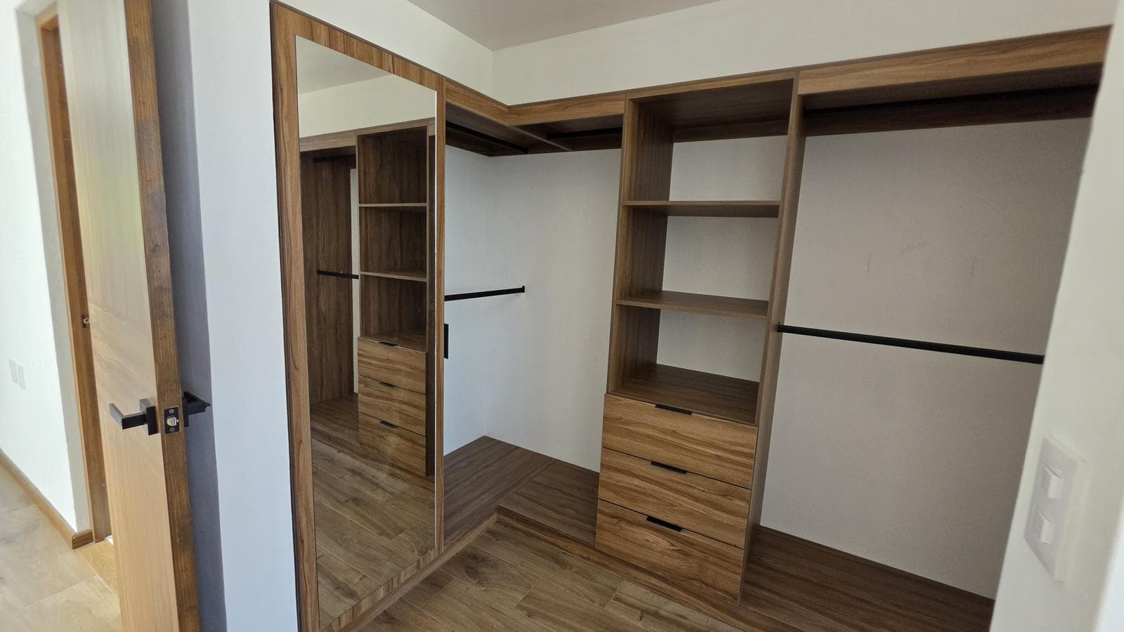 Casa venta Cañadas Tres Marías fraccionamiento privado con Lago y canchas multideportivas