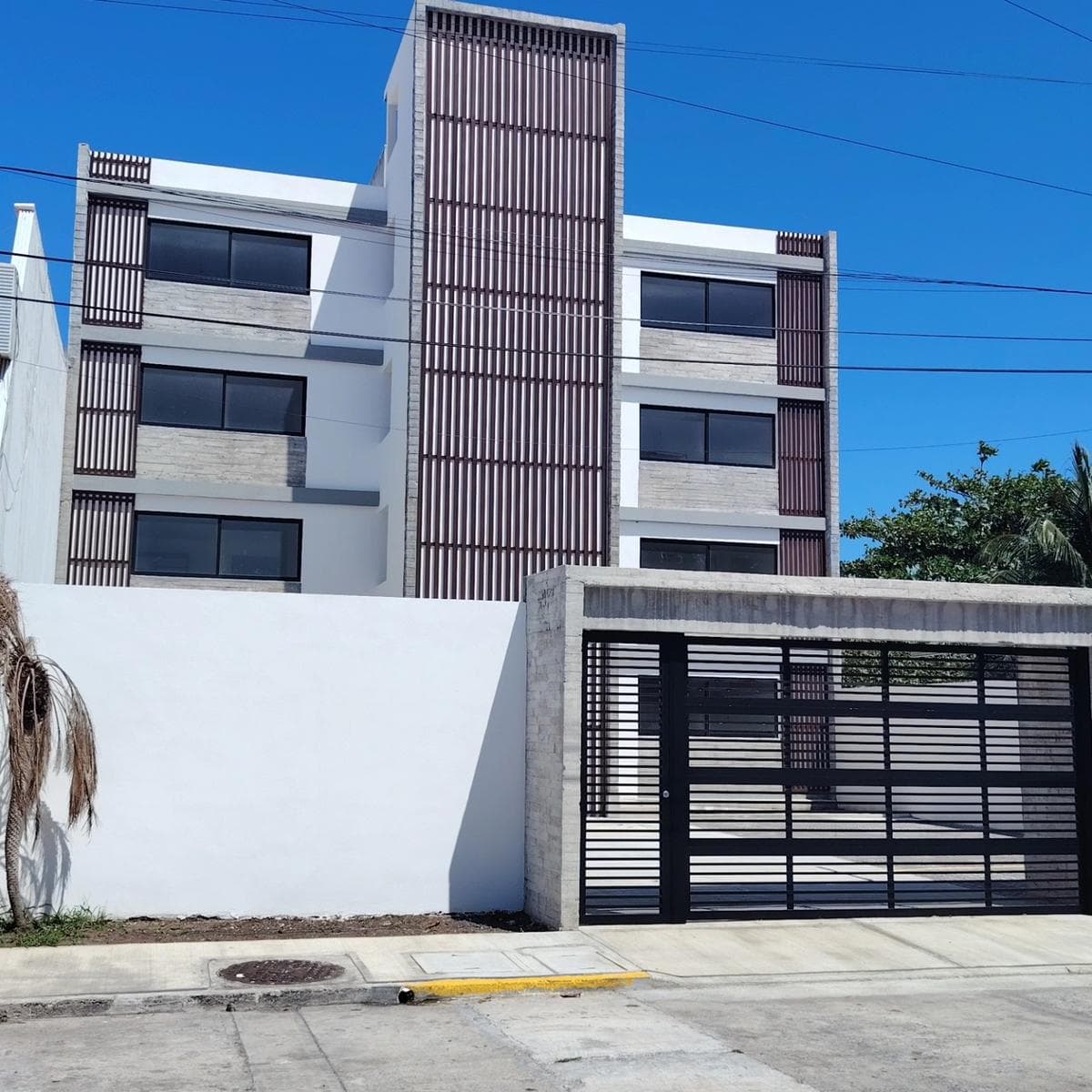 Apartment in the Jardines de Mocambo Subdivision