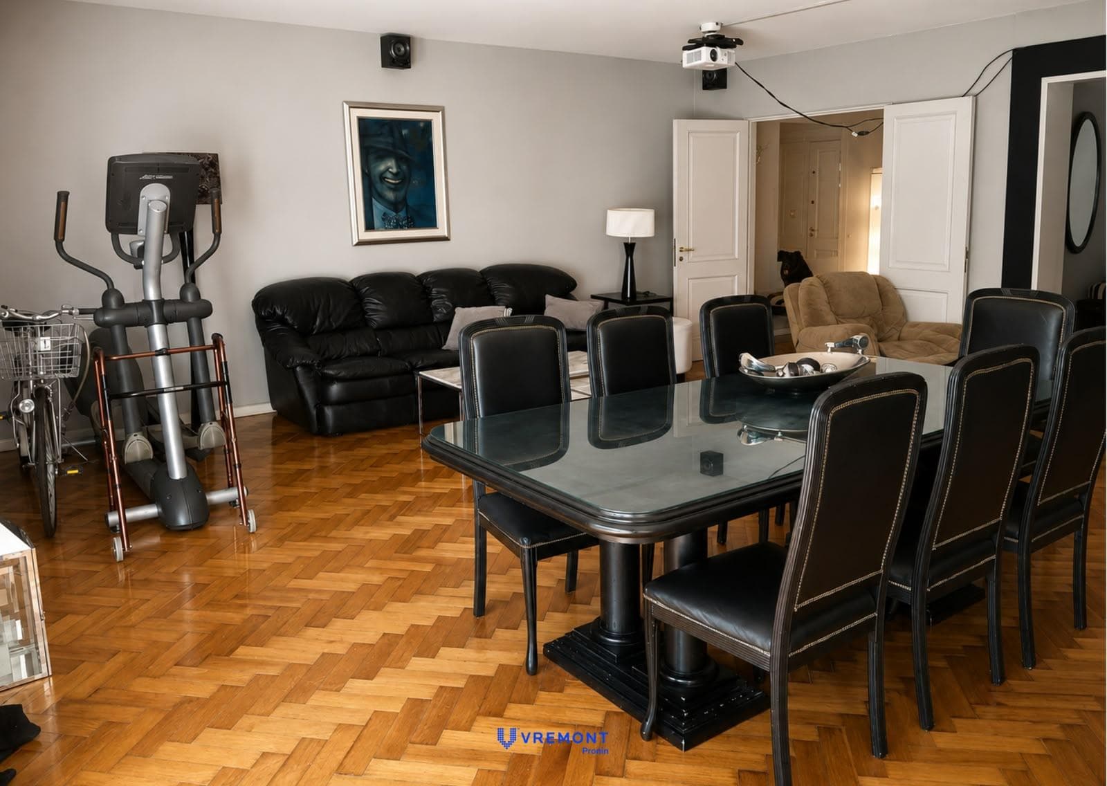 Palermo Chico: 4-Room House with Maid's Quarters and Patio
