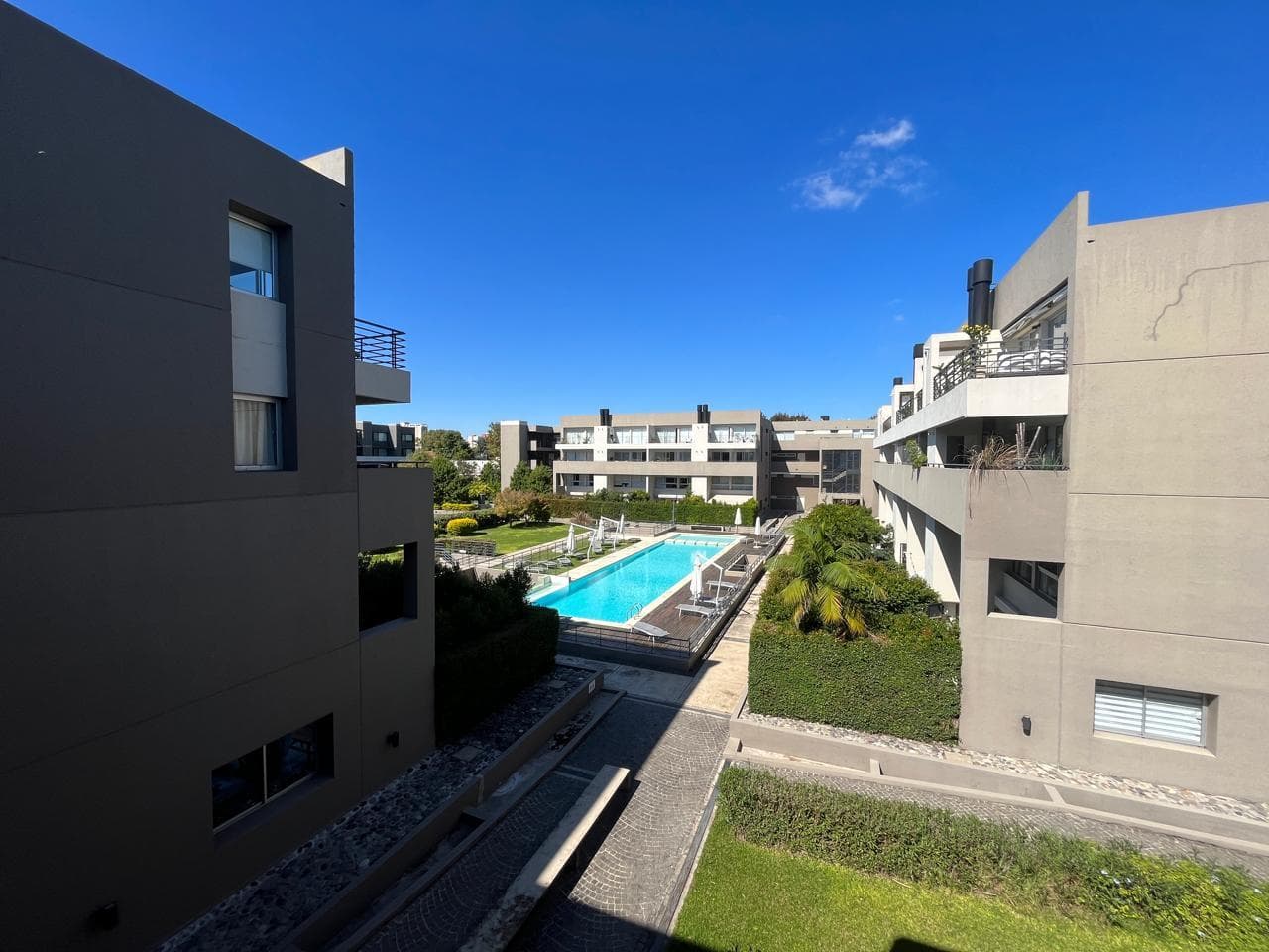 Apartment in Central Béccar, 2 rooms, with a balcony and barbecue, various amenities
