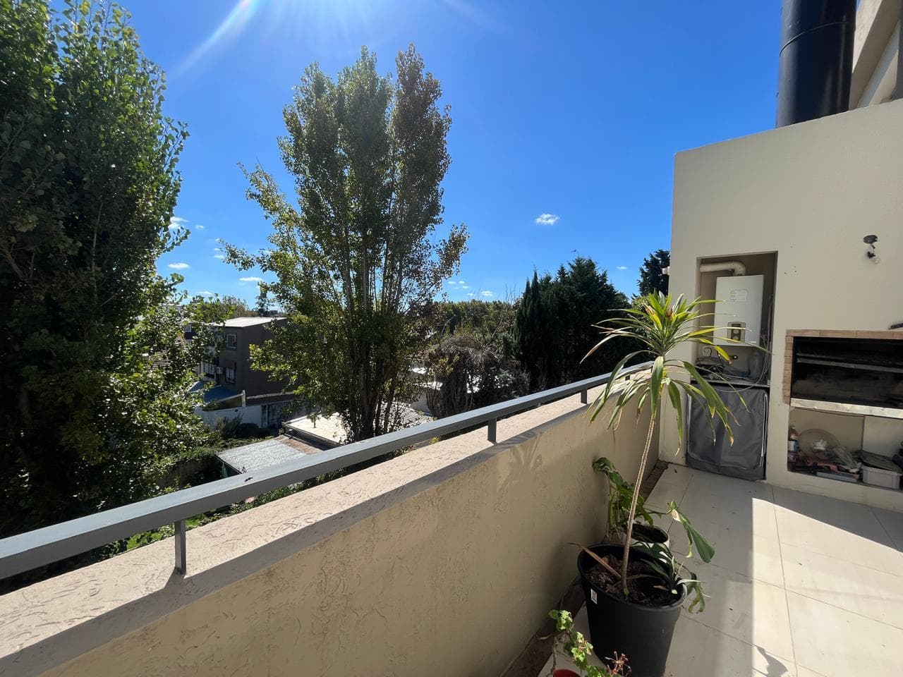 Apartment in Central Béccar, 2 rooms, with a balcony and barbecue, various amenities