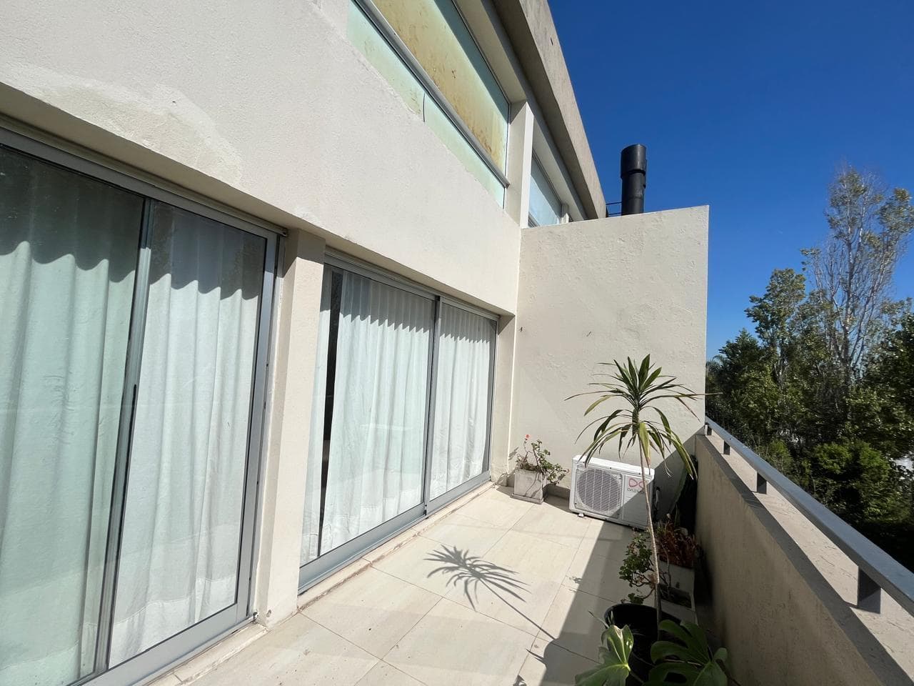 Apartment in Central Béccar, 2 rooms, with a balcony and barbecue, various amenities