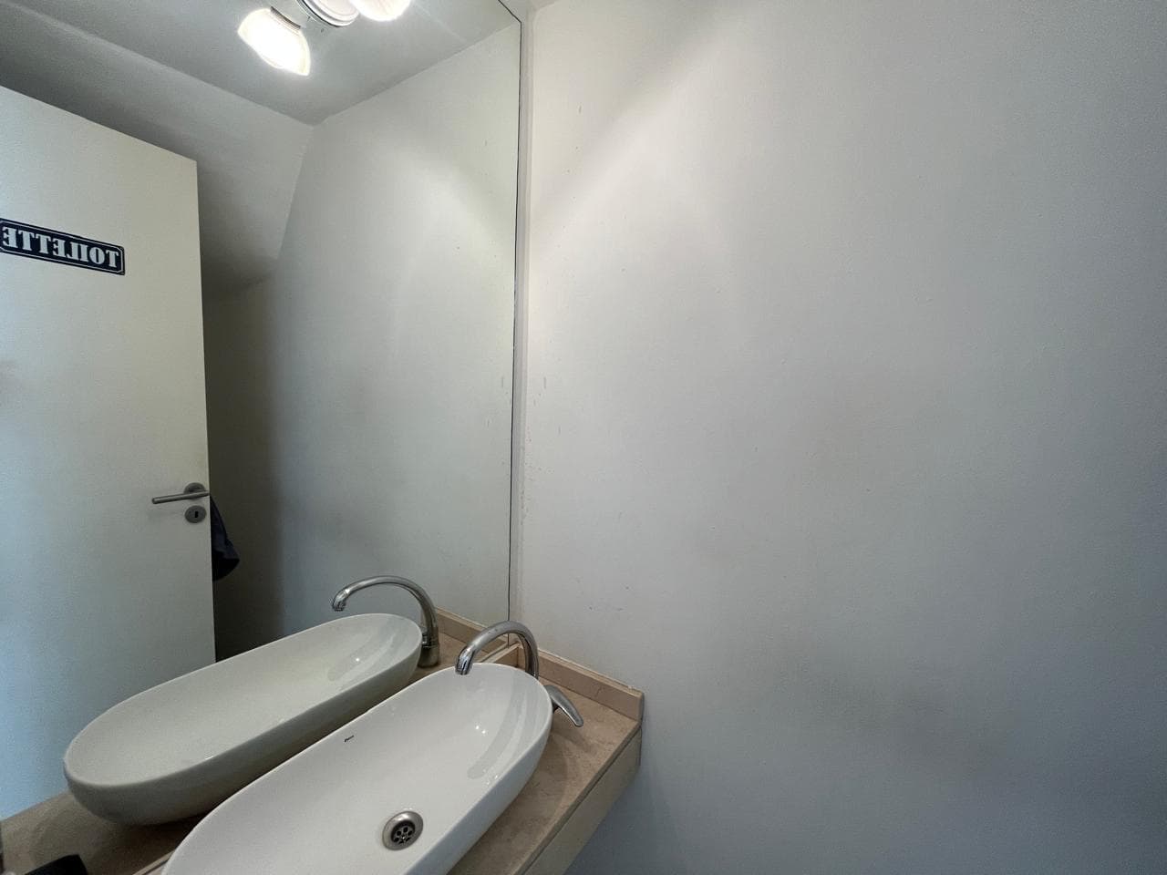 Apartment in Central Béccar, 2 rooms, with a balcony and barbecue, various amenities