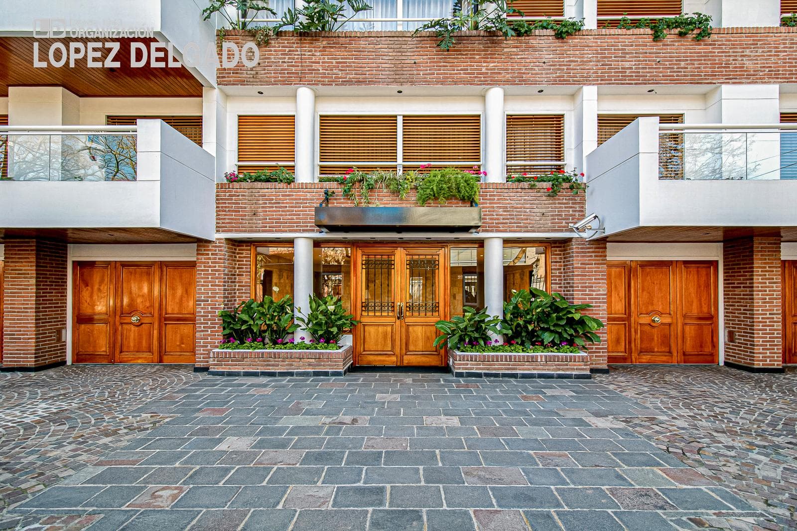 Exclusive 5-Bedroom Apartment with Service Quarter, 5 Parking Spaces, and a Pool | Iconic Building in Villa Devoto
