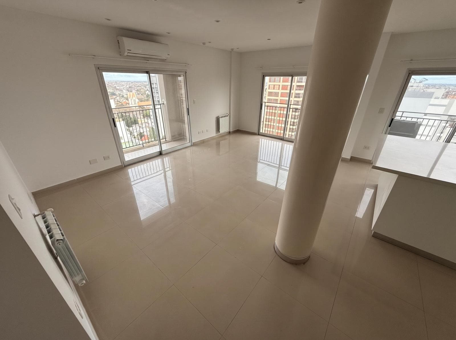 4-ROOM APARTMENT FOR RENT WITH 2 PARKING SPACES AND AMENITIES, 14TH FLOOR IN BERNAL CENTRO