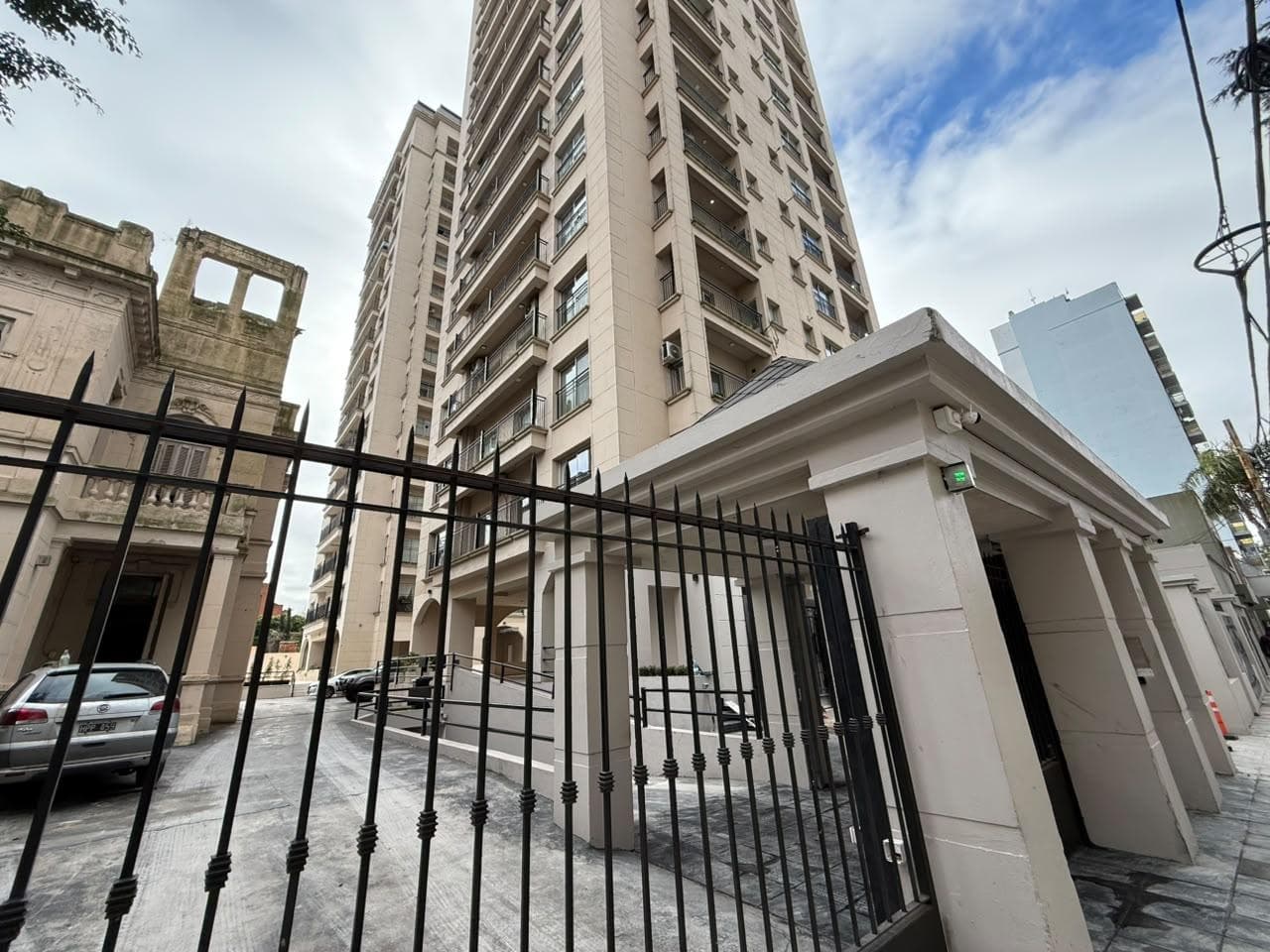 4-ROOM APARTMENT FOR RENT WITH 2 PARKING SPACES AND AMENITIES, 14TH FLOOR IN BERNAL CENTRO