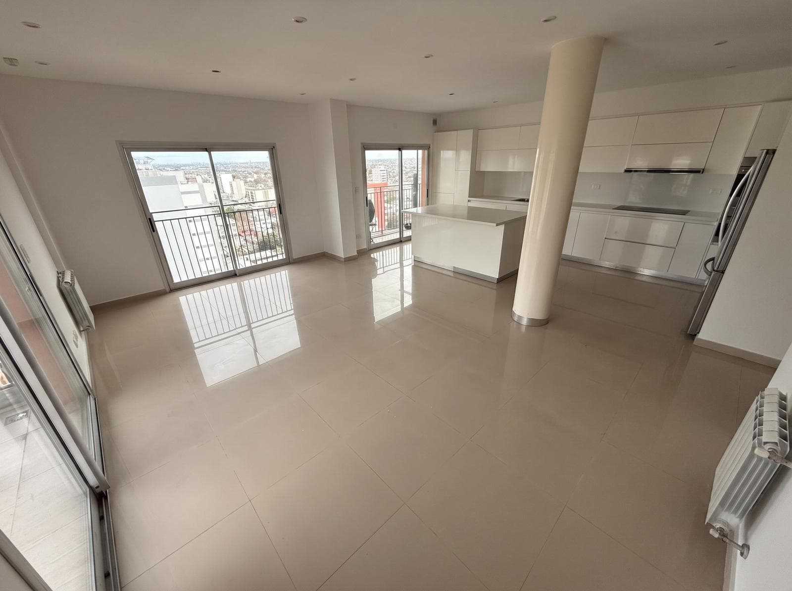 4-ROOM APARTMENT FOR RENT WITH 2 PARKING SPACES AND AMENITIES, 14TH FLOOR IN BERNAL CENTRO