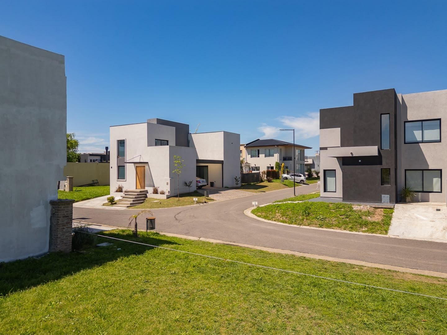 ONE-OF-A-KIND OPPORTUNITY: LOT FOR SALE IN THE FEDERICO PRIMERO GATED COMMUNITY - SOURIGUES, BERAZATEGUI