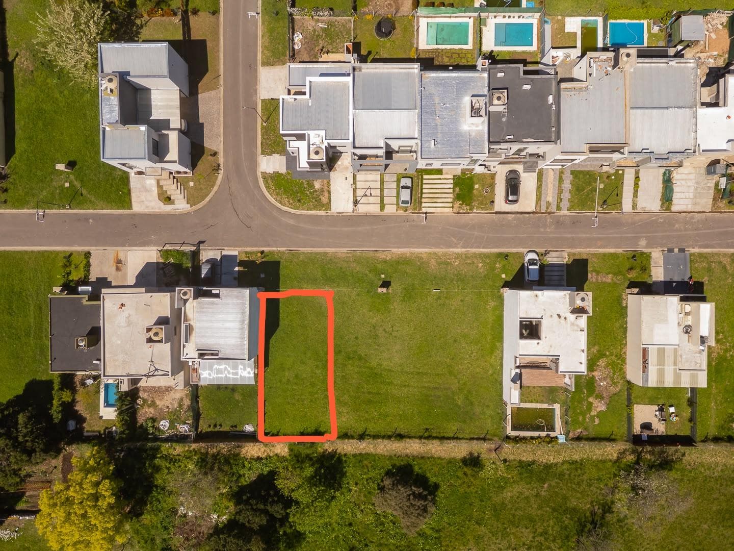 ONE-OF-A-KIND OPPORTUNITY: LOT FOR SALE IN THE FEDERICO PRIMERO GATED COMMUNITY - SOURIGUES, BERAZATEGUI