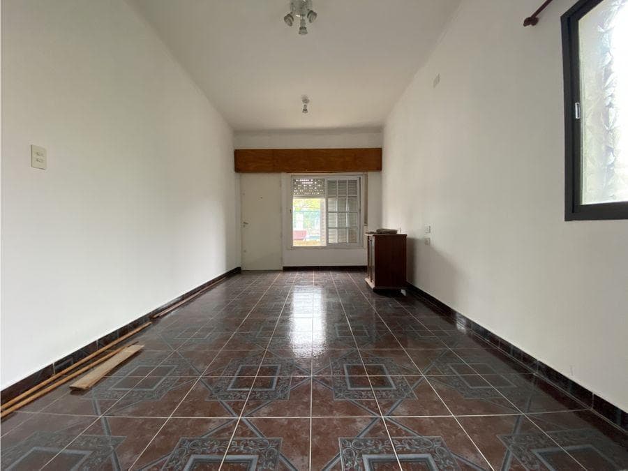 BULK SALE: 2 APARTMENTS AND A COMMERCIAL SPACE ON A PRIVATE LOT ON ISIDRO CASANOVA STREET