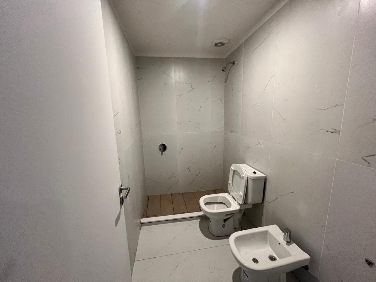Brand-New Office Space for Rent, 2nd Floor, Suitable for Professional Use