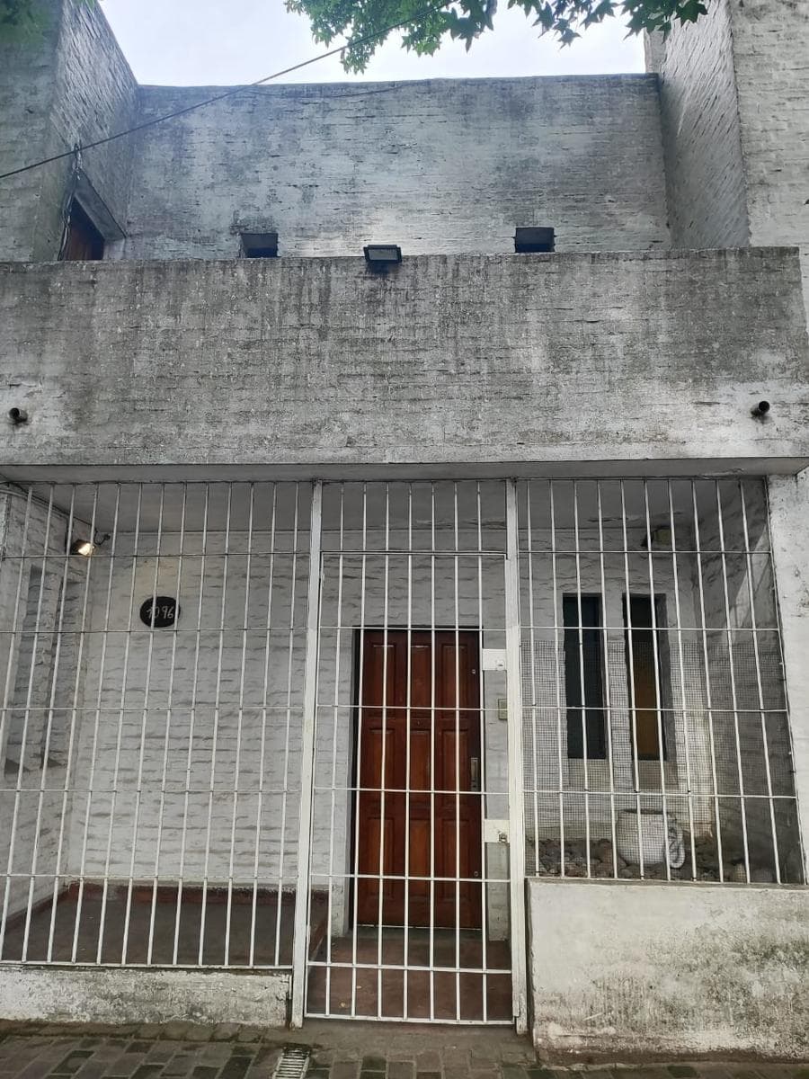 Local con 7 consultorios/oficinas, cocina y patio en ALQUILER - Quilmes